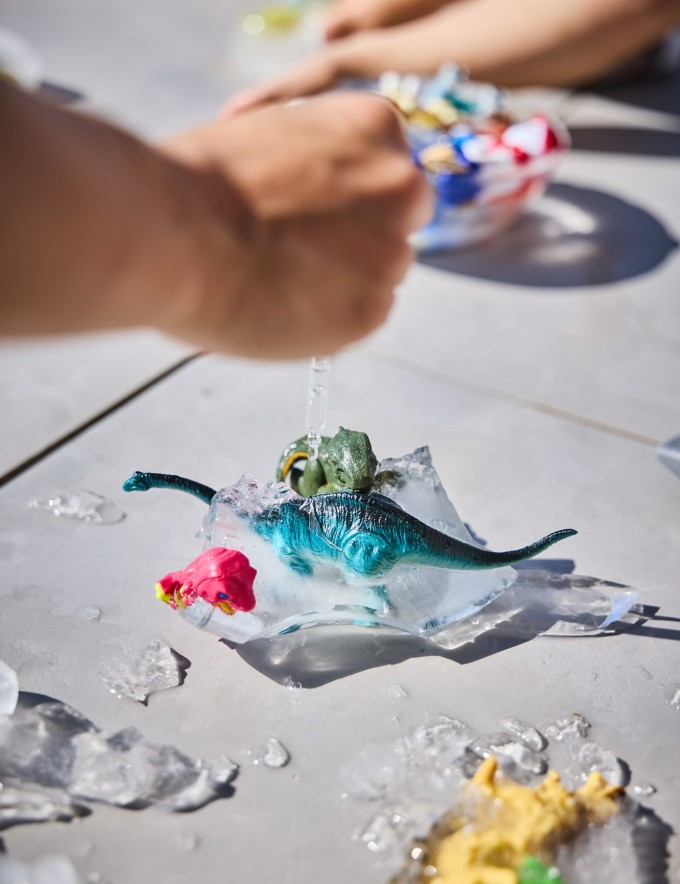Spielfiguren aus Eis befreien