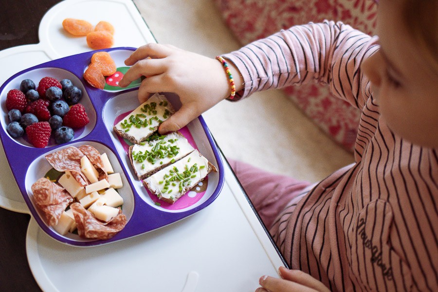 Gesunde Snacks und wie man Kids dazu bringt, sie zu essen