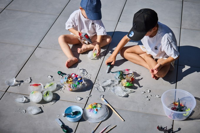 Spielfiguren aus Eis befreien