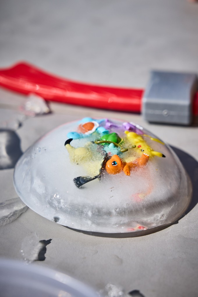 Spielfiguren aus Eis befreien
