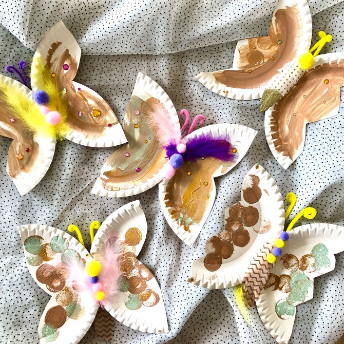 Schmetterlinge aus Papptellern