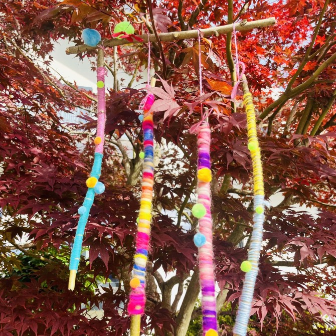 Buntes Zweig-Mobile basteln