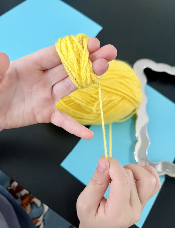 DIY: Blumen aus Wolle - Flauschig, fröhlich, farbenfroh