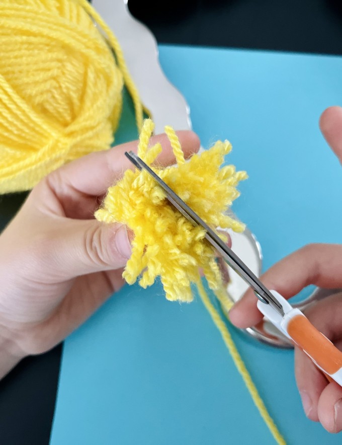 DIY: Blumen aus Wolle - Flauschig, fröhlich, farbenfroh