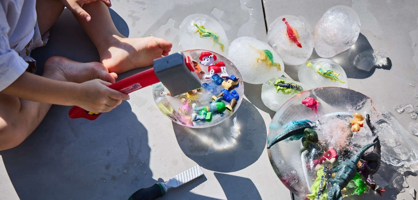 Spielfiguren aus Eis befreien
