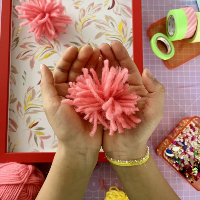 DIY: Blumen aus Wolle - Flauschig, fröhlich, farbenfroh