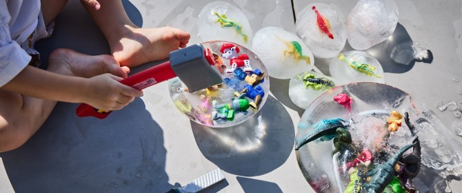 Spielfiguren aus Eis befreien