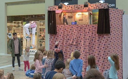 Kasperl visits the WEBERZEILE